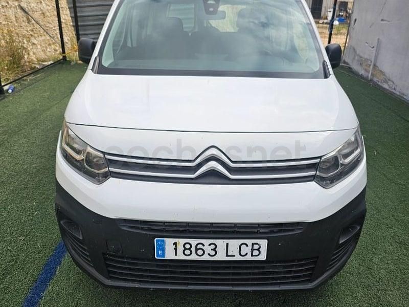 Usado Citroën Berlingo Live 102 CV (75 kW) 2020 Blanco Monovolumen