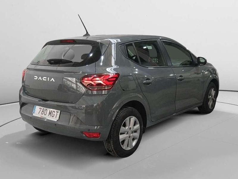 Usado Dacia Sandero Expression 91 CV (66 kW) 2023 Gris Utilitario
