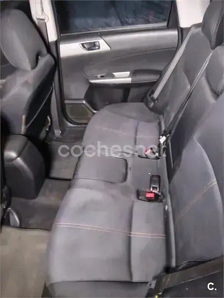 Usado Subaru Forester 147 CV (108 kW) 2011 Gris / plata SUV