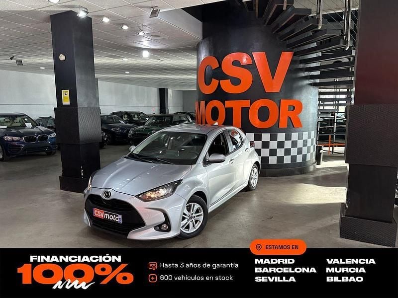 Usado Toyota Yaris Hybrid Active 116 CV (85 kW) 2023 Gris Utilitario