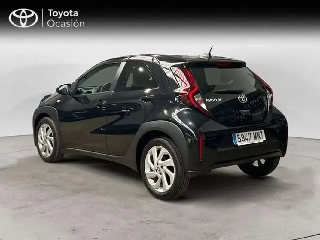 Usado Toyota Yaris Play 120 CV (88 kW) 2024 Negro Utilitario