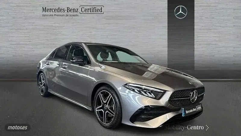 Usado Mercedes A180 115 CV (84 kW) 2025 Gris Berlina