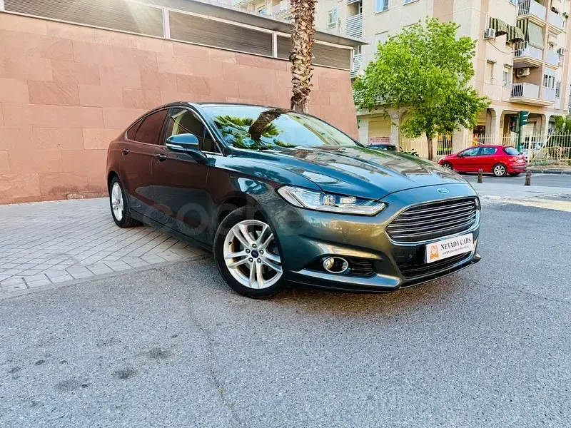Usado Ford Mondeo Titanium 150 HP (110 kW) 2016 Cinzento Sedan
