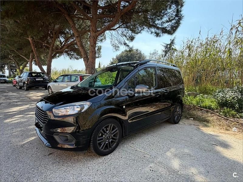 Usado Ford Tourneo Courier Sport 100 CV (73 kW) 2018 Negro Monovolumen