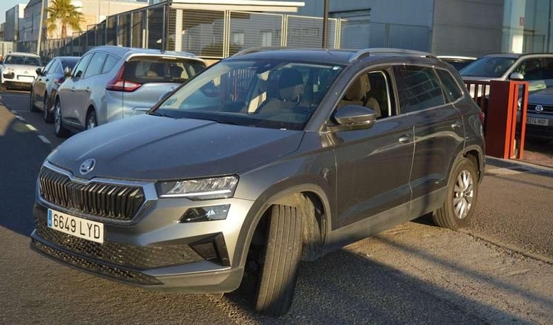 Usado Skoda Karoq Ambition 150 CV (110 kW) 2022 Gris / plata SUV