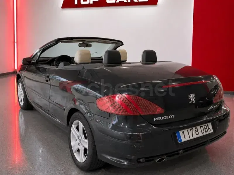 Usado Peugeot 307 CC 138 CV (101 kW) 2005 Negro Descapotable
