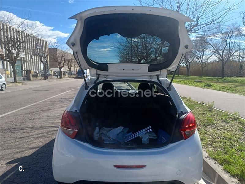 Usado Peugeot 208 GT-line 110 CV (80 kW) 2017 Blanco Utilitario