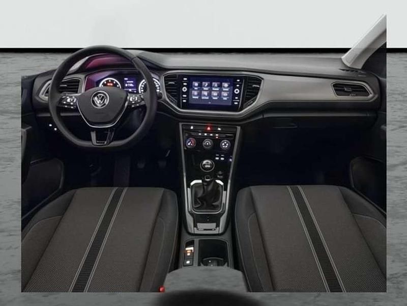 Usado VW T-Roc 110 CV (80 kW) 2023 Plateado SUV