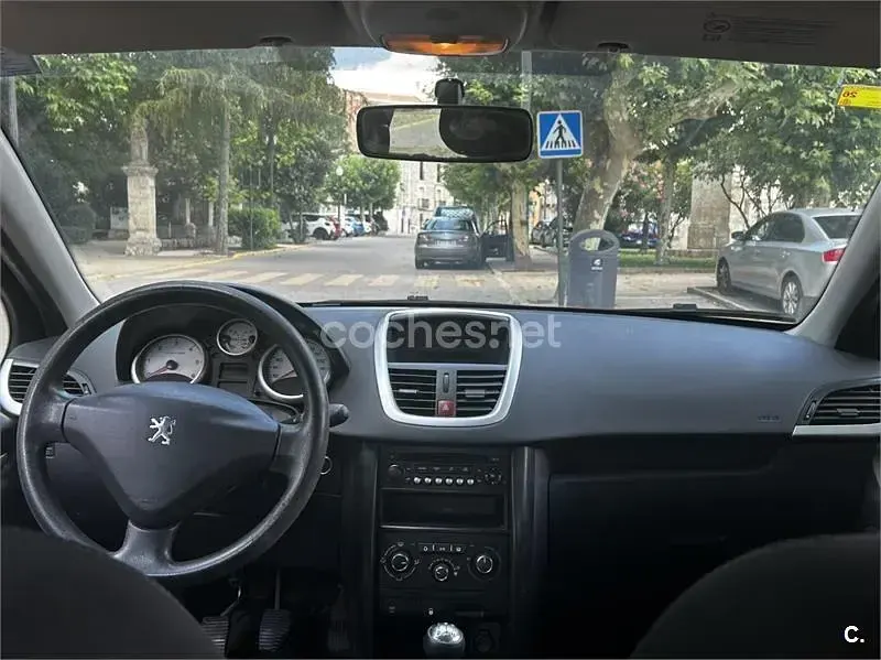 Usado Peugeot 207 70 CV (51 kW) 2010 Gris / plata Berlina