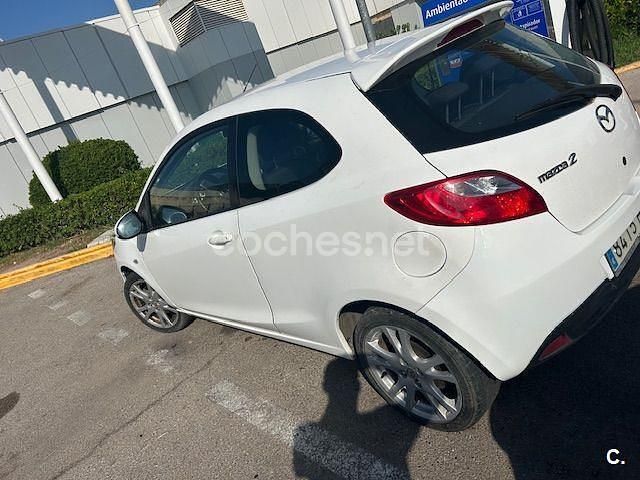 Usado Mazda 2 Style 90 CV (66 kW) 2011 Blanco Berlina