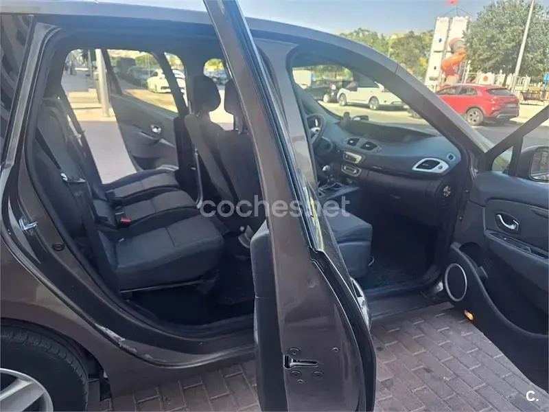 Usado Renault Scénic III Expression 110 CV (80 kW) 2013 Marrón Monovolumen