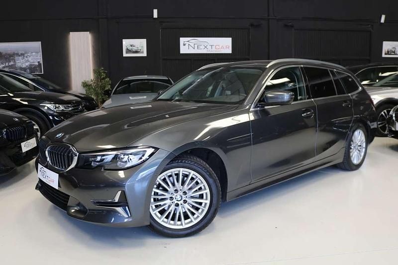 Gris Usado 2022 BMW 320 Luxury Line Familiar | 26.800 € (Buen precio) - Imagen 1/4