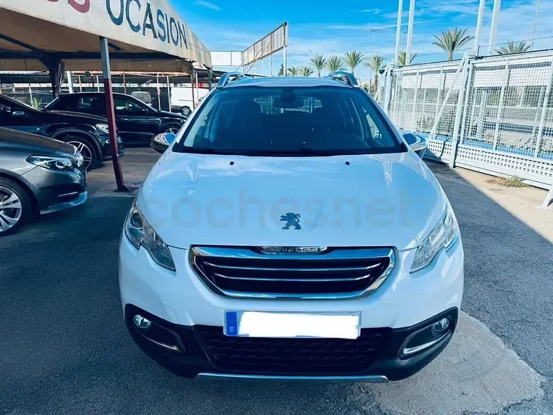 Usado Peugeot 2008 Allure 120 CV (88 kW) 2016 Blanco SUV
