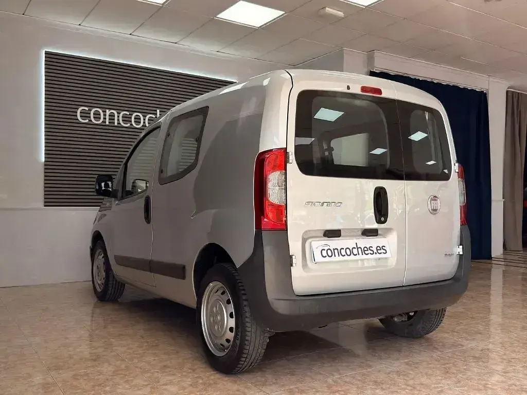 Usado Fiat Fiorino 75 CV (55 kW) 2010 Gris Monovolumen