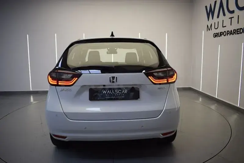 Usado Honda Jazz Elegance 109 CV (80 kW) 2021 Gris / plata Utilitario