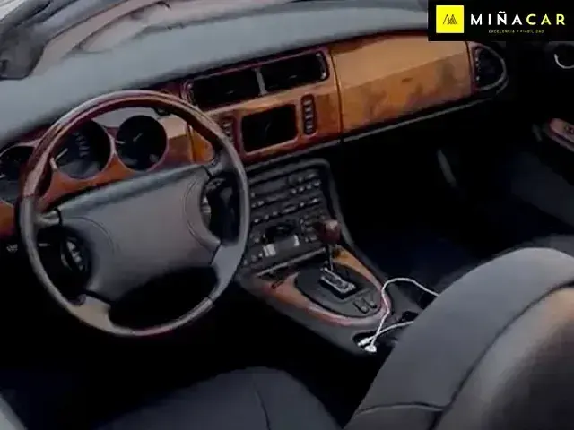 Usado Jaguar XKR 370 CV (272 kW) 2000 Negro Coupe