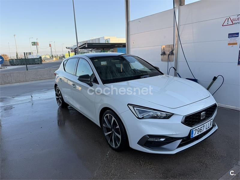 Usado Seat Leon FR 150 CV (110 kW) 2020 Blanco Berlina