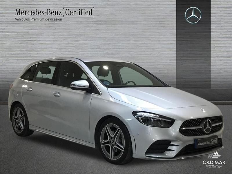 Usado Mercedes B180 AMG line 116 CV (85 kW) 2023 Plateado Monovolumen