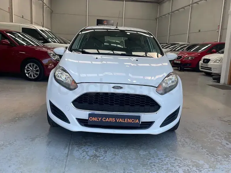 Usado Ford Fiesta Trend 75 CV (55 kW) 2017 Blanco Utilitario