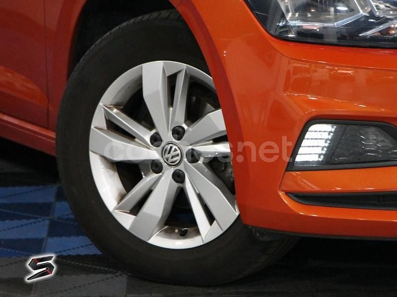 Usado VW Polo Advance 95 CV (69 kW) 2018 Naranja Utilitario
