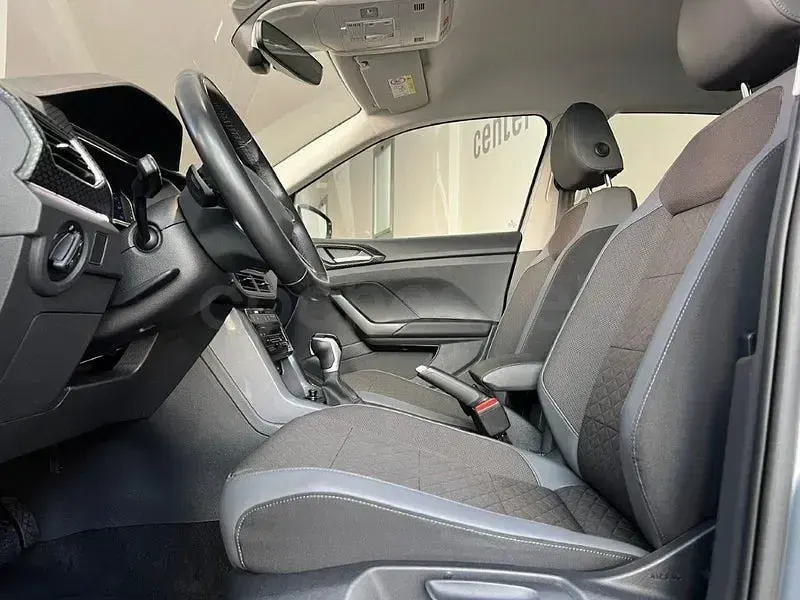 Usado VW T-Cross Sportline 110 CV (80 kW) 2022 Gris / plata SUV