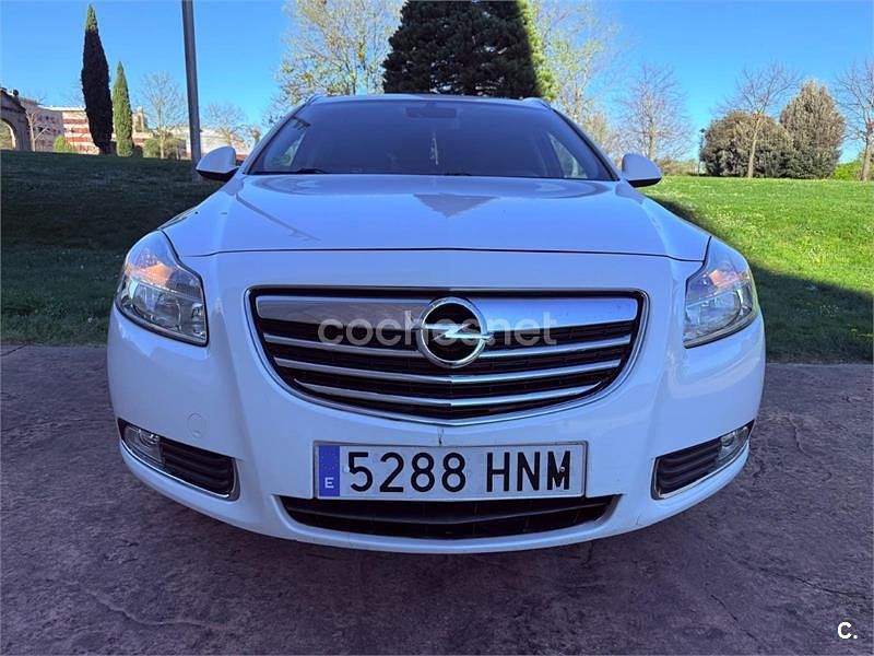 Usado Opel Insignia Selective 130 HP (95 kW) 2014 Branco Carrinha