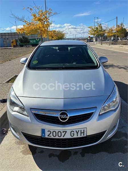 Gris / plata Usado 2010 Opel Astra Cosmo Berlina | 4500 € (Precio justo) - Imagen 1/4