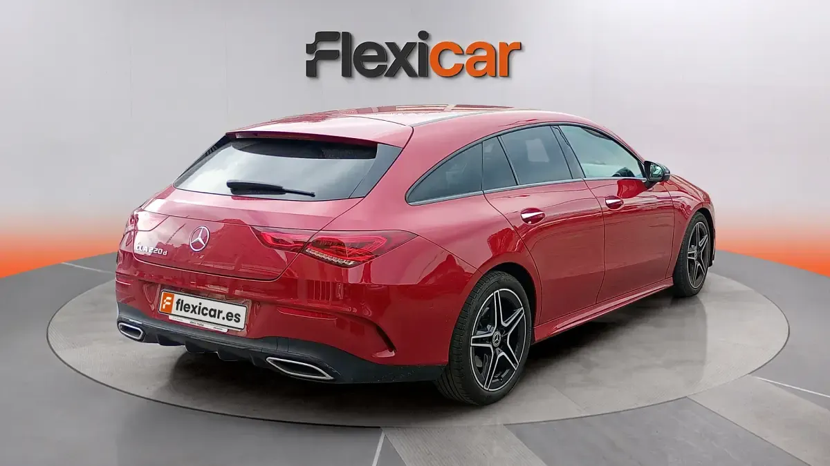 Usado Mercedes CLA220 Shooting Brake 190 CV (139 kW) 2023 Granate Familiar