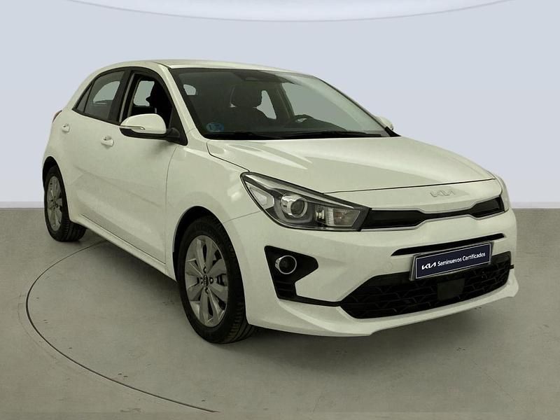 Usado Kia Rio 120 CV (88 kW) 2021 Blanco