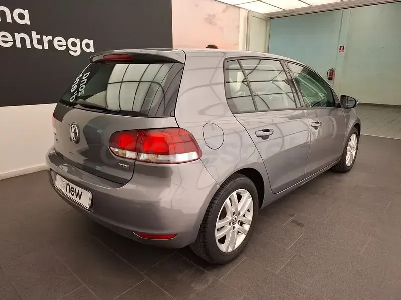 Usado VW Golf VII Advance 105 CV (77 kW) 2012 Gris / plata Berlina