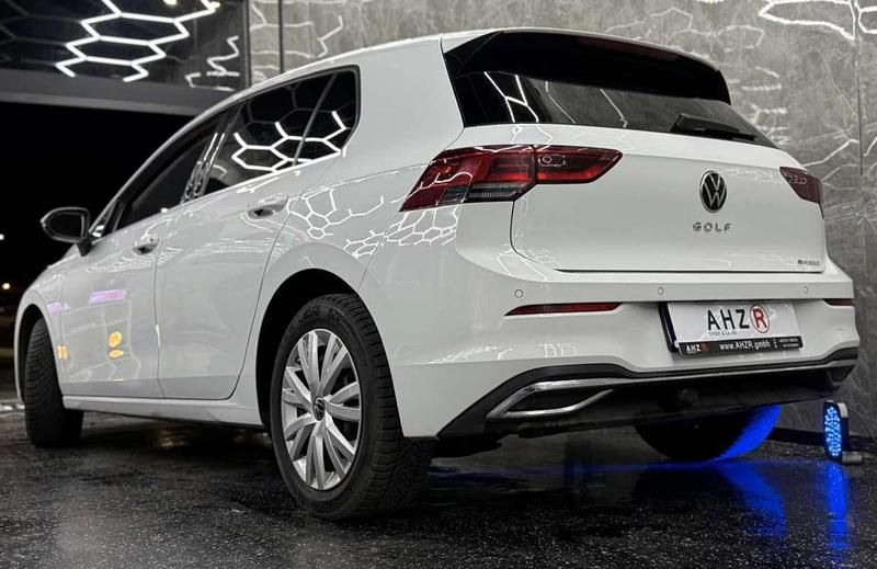 Usado VW Golf VIII 150 CV (110 kW) 2020 Blanco Berlina