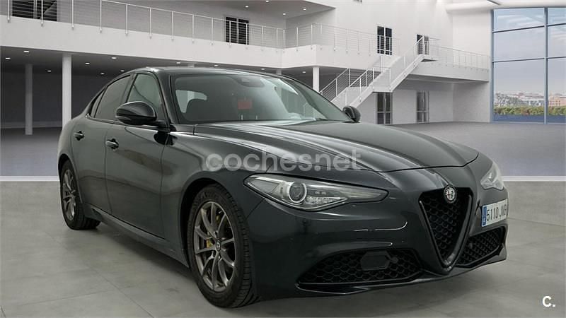 Negro Usado 2016 Alfa Romeo Giulia Super Berlina | 13.500 € - Imagen 1/4