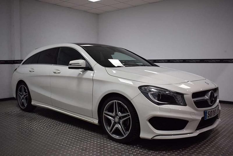 Usado Mercedes CLA200 Shooting Brake AMG line 136 CV (100 kW) 2015 Blanco Familiar