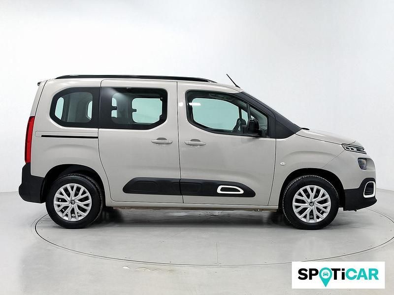 Usado Citroën Berlingo Feel 110 CV (80 kW) 2022 Beige Monovolumen