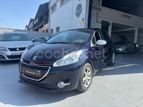 Azul Usado 2014 Peugeot 208 Access Utilitario | 5900 € (Buen precio) - Imagen 1/4