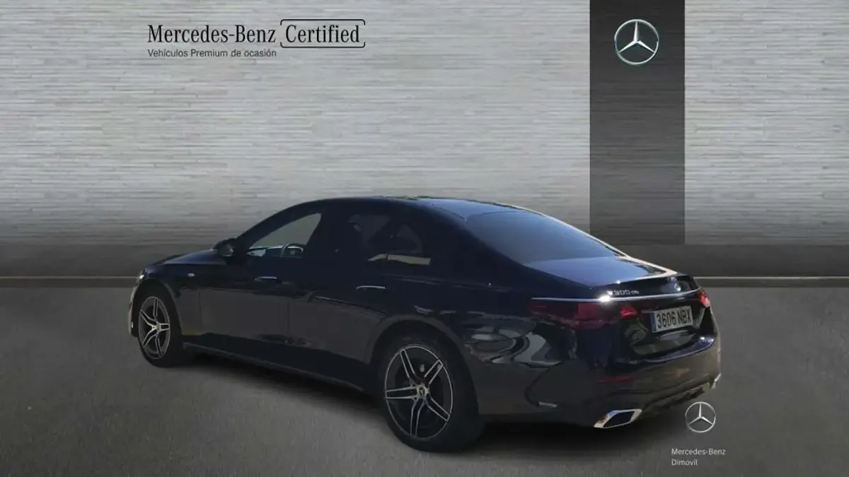 Usado Mercedes E300 313 CV (230 kW) 2025 Gris Berlina