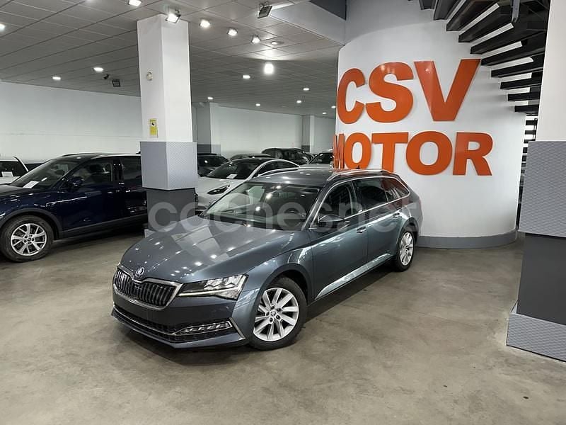 Usado Skoda Superb Ambition 218 CV (160 kW) 2020 Gris / plata Familiar