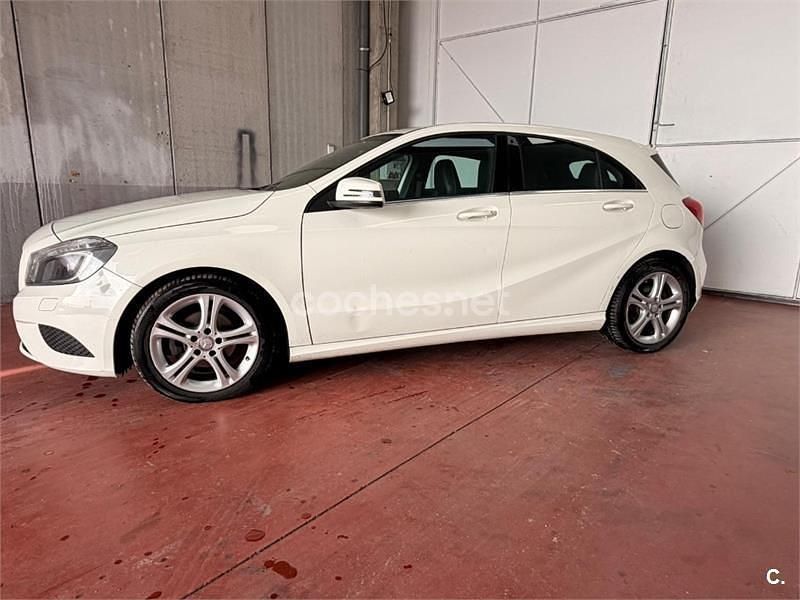 Usado Mercedes A180 Urban 109 CV (80 kW) 2013 Blanco Berlina