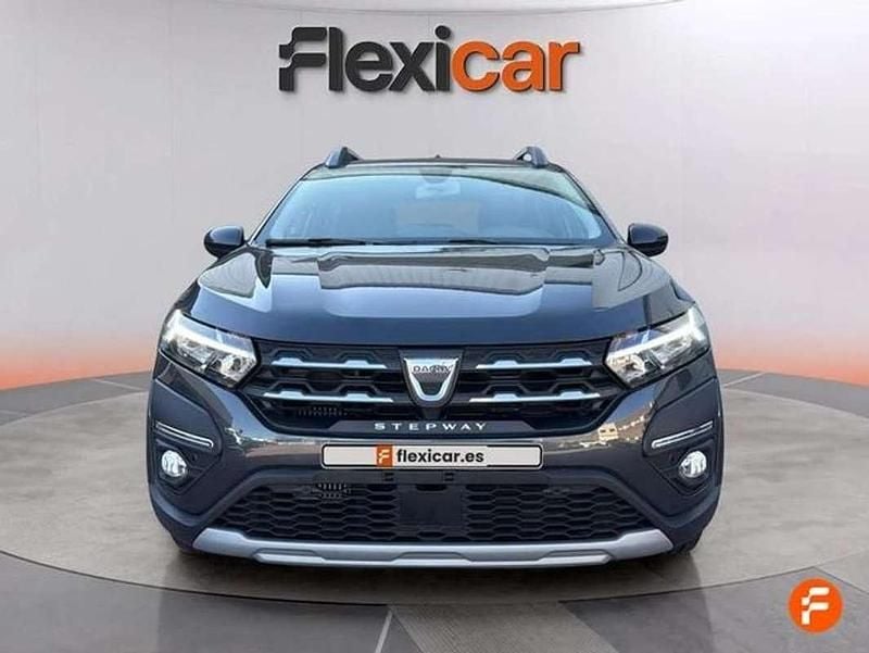 Usado Dacia Sandero Comfort 91 CV (66 kW) 2022 Gris Utilitario