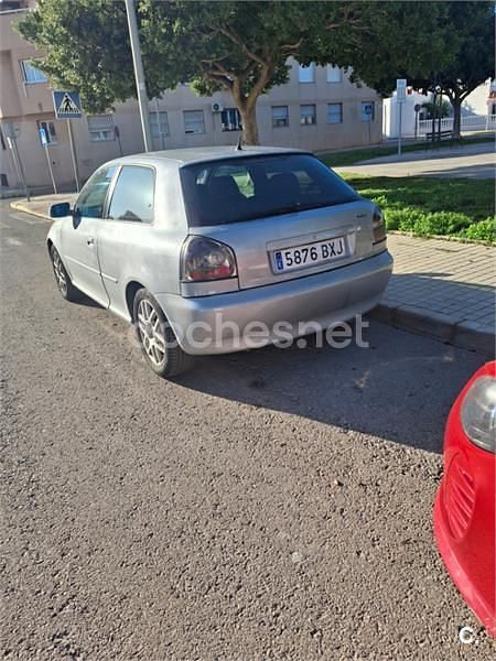 Usado Audi A3 Ambiente 100 CV (73 kW) 2002 Amarillo Berlina