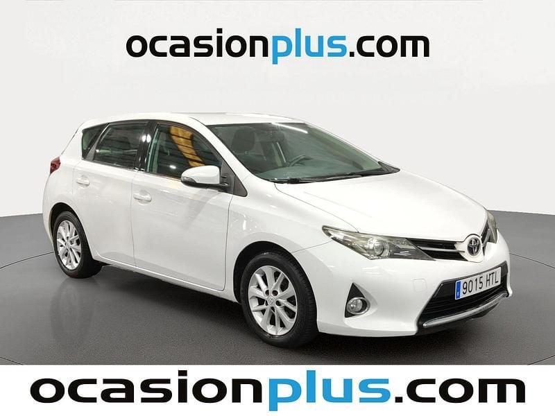Begagnad Toyota Auris Active 132 HK (97 kW) 2013 Vit Halvkombi