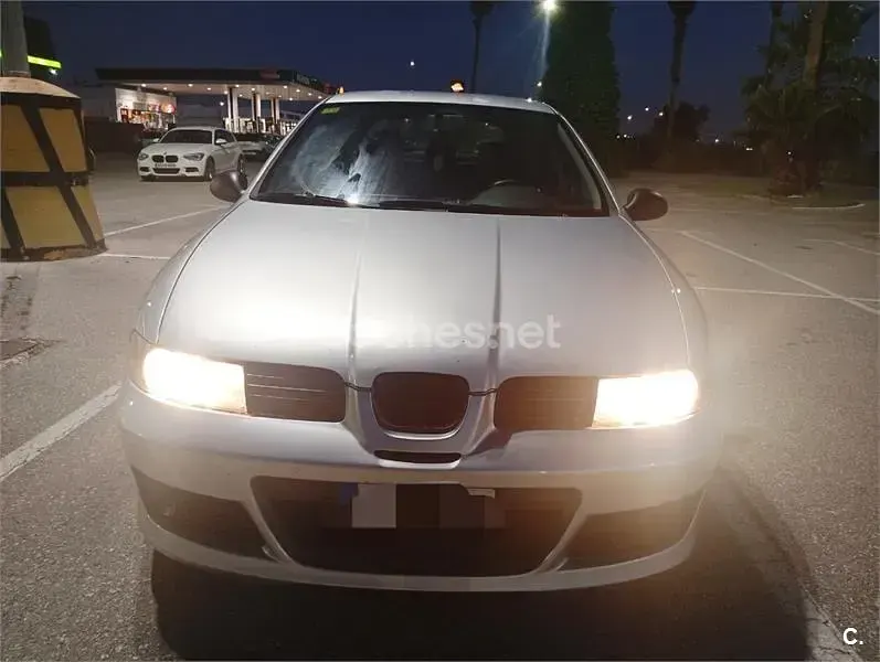 Usado Seat Leon Sport 150 CV (110 kW) 2003 Gris / plata Utilitario