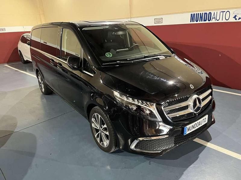 Negro Usado 2023 Mercedes V220 Avantgarde Monovolumen | 67.990 € - Imagen 1/4