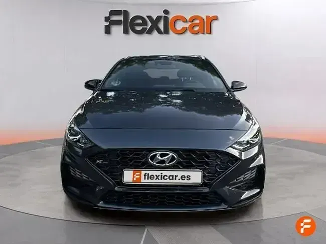 Usado Hyundai i30 N Line 120 CV (88 kW) 2023 Gris Familiar