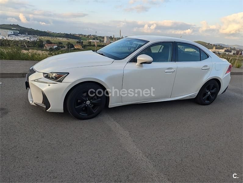Blanco Usado 2019 Lexus IS300h Berlina | 15.990 € (Buen precio) - Imagen 1/4