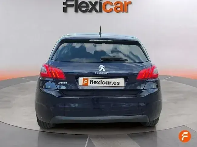 Usado Peugeot 308 Style 130 CV (95 kW) 2020 Negro Berlina