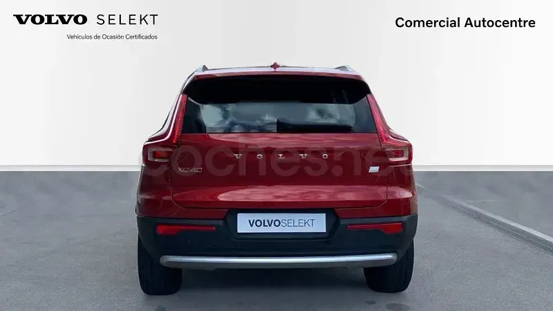 Usado Volvo XC40 Core 211 CV (155 kW) 2023 Rojo SUV