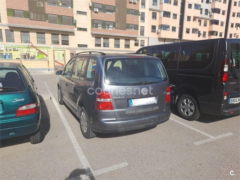 Usado VW Touran Edition 105 CV (77 kW) 2005 Gris / plata Monovolumen