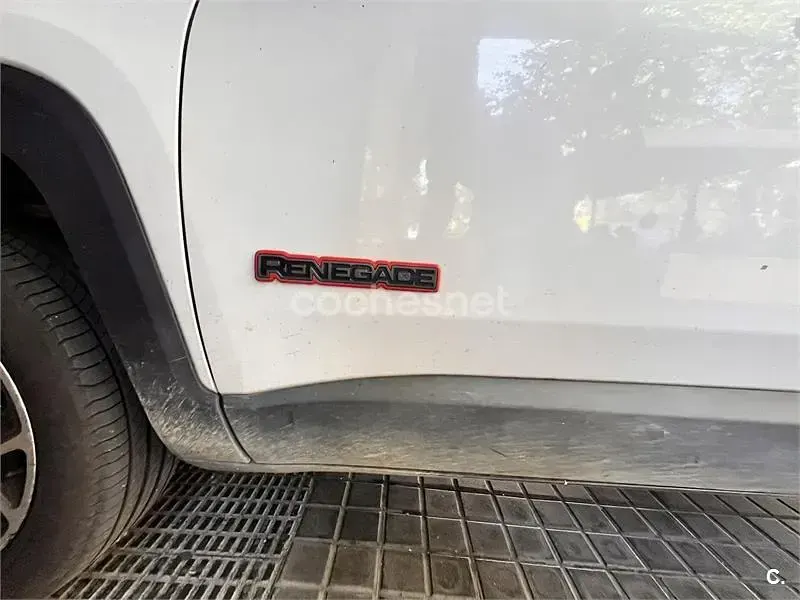 Usado Jeep Renegade Trailhawk 170 CV (125 kW) 2016 Blanco SUV