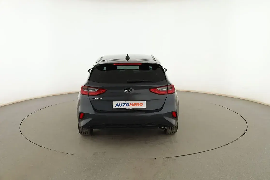 Usado Kia Ceed 100 CV (73 kW) 2018 Gris Utilitario